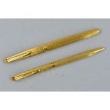A GOLD COLOURED WATERMANS FOUNTAIN AND BALLPOINT PEN SET, stamped plaque or G, the fountain pen is