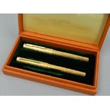 A PARKER 105 FOUNTAIN PEN AND BALL PEN SET, rolled gold bark effect, the ball pen with plastic label