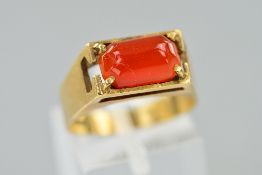 A LATE 20TH CENTURY 9CT GOLD CARNELIAN DRESS RING, ring size P, hallmarked 9ct gold, approximate
