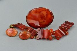 A BANDED AGATE COLLECTION OF JEWELLERY, to include a cornelian agate slice brooch, oval form