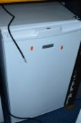 A FRIDGEMASTER UNDER COUNTER FRIDGE (no plug)