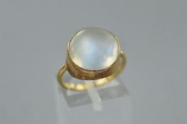 A LATE 20TH CENTURY MOONSTONE SINGLE STONE RING, round moonstone cabochon measuring approximately