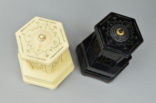 A PAIR OF SELCO BAKLITE NOVELTY MUSICAL CIGARETTE DISPENSERS, one in cream, the other in black, - Image 2 of 6