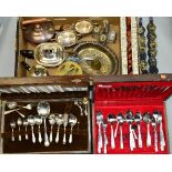 A MIXED LOT, to include a teapot, sugar bowl and milk jug set, a four piece condiment set, a cased