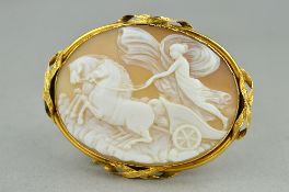 A LARGE OVAL SHELL CAMEO BROOCH, depicting a classical chariot scene, enclosed within a plain