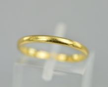 AN 18CT BAND, ring size L, approximate weight 2.1 grams