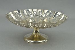 A SILVER PIERCED COMPORT, maker Edward Viner, Sheffield 1920, approximate weight 503 grams