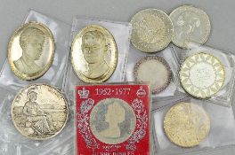 AN AMOUNT OF SILVER MEDALS, some by John Pinches, over 140 grams, five pound coins, etc