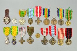 A SELECTION OF FRENCH MILITARY MEDALS AND MEDALLIONS, 18 in number, WWI/II era including Croix de