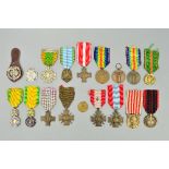 A SELECTION OF FRENCH MILITARY MEDALS AND MEDALLIONS, 18 in number, WWI/II era including Croix de