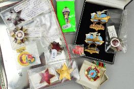 A TIN CONTAINING A NUMBER OF RUSSIAN MILITARY BADGES AND INSIGNIA, WWII era, etc, to include Order