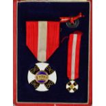 AN ORIGINAL BOXED EXAMPLE OF THE ITALIAN 'ORDER OF THE CROWN' BREAST BADGE (5TH CLASS KNIGHT),