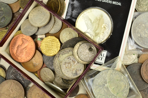 A BOX LID OF COINS AND COMMEMORATIVES, to include Royal Mint year sets, five pound coins, etc - Image 3 of 3