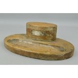 A WOODEN DESK TIDY/ORNAMENT IN WOOD, oval shaped with a shallow tray for pens, pencils etc, standing