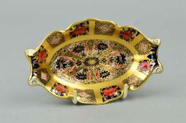 A ROYAL CROWN DERBY IMARI TRINKET DISH, '1128' gold banded pattern, approximate length 14cm
