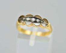 A LATE VICTORIAN 18CT GOLD AND SILVER DIAMOND RING, set with three single cut diamonds to the