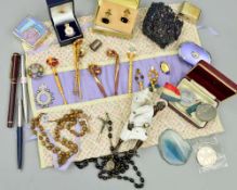 A SELECTION OF ITEMS, to include commemorative medals, rosary beads, pens, a decorative thimble, a