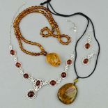 A BURMESE AMBER NECKLACE AND MATCHING EARRING SET, the matching set designed with oval cabochons and