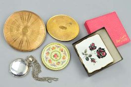 FIVE VINTAGE COMPACTS, to include a Stratton compact with flower design and musical feature
