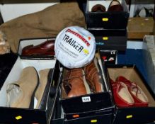 ELEVEN PAIRS OF BOXED GENTS SHOES, to include Roland Cartier, size 9, Roberto Vianni, size 9, etc,