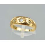 AN EARLY 20TH CENTURY 18CT GOLD DIAMOND RING, designed as three old cut diamonds within star