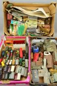 A QUANTITY OF UNBOXED AND ASSORTED OO GAUGE MODEL RAILWAY LOCOMOTIVES, ROLLING STOCK AND