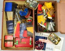 A QUANTITY OF ASSORTED MECCANO, various eras, includes gear wheels and parts of Mamod workshop
