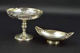 A GEORGE V SILVER PEDESTAL SWEETMEAT DISH, circular rim with three cast ornaments to the exterior