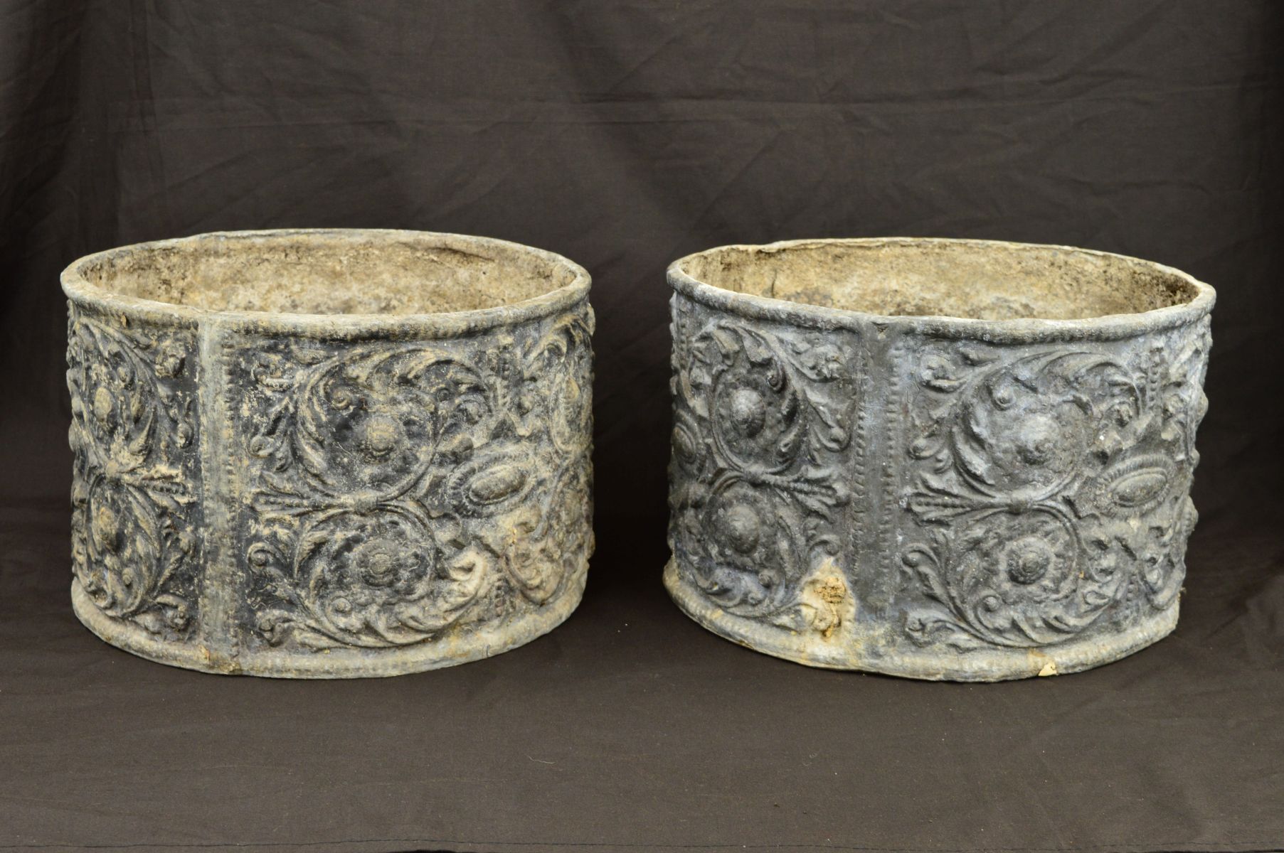 A PAIR OF CIRCULAR LEAD PLANTERS, the exteriors cast with foliate scrolls, flower heads and - Bild 3 aus 3