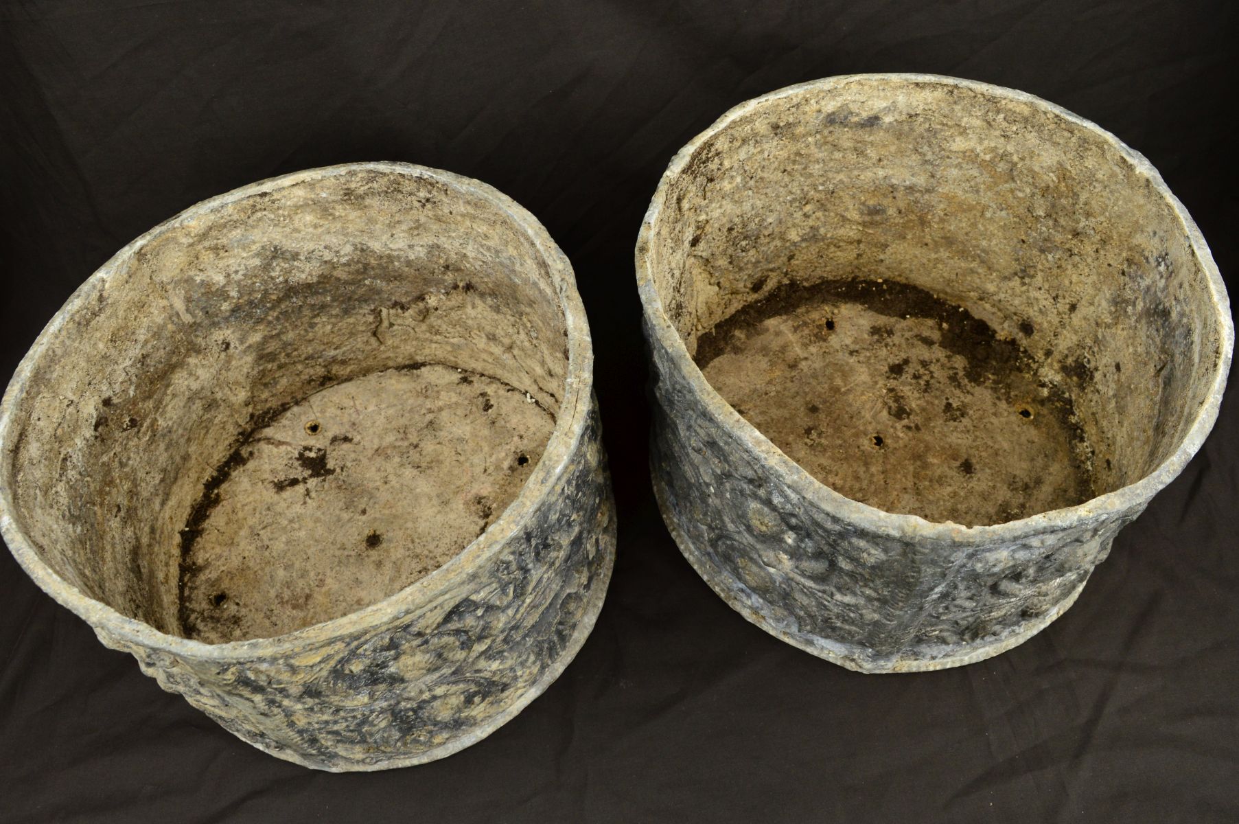A PAIR OF CIRCULAR LEAD PLANTERS, the exteriors cast with foliate scrolls, flower heads and - Bild 2 aus 3