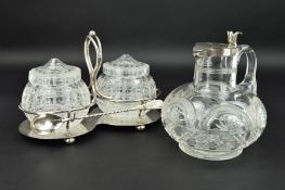 AN EDWARDIAN SILVER MOUNTED GLASS JUG, scrolled thumb piece over plain hinged cover and collar,