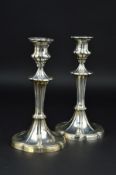 A PAIR OF EDWARDIAN SILVER CANDLESTICKS, of wavy circular form, removable sconces, knopped stems,