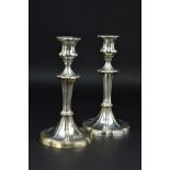 A PAIR OF EDWARDIAN SILVER CANDLESTICKS, of wavy circular form, removable sconces, knopped stems,