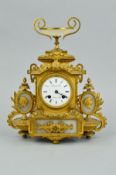 A LATE 19TH CENTURY GILT METAL AND ONYX MANTEL CLOCK, twin handled urn surmount, white enamel dial