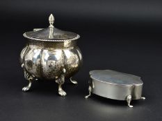 AN EDWARDIAN SILVER CIRCULAR TRINKET BOX, finial above domed hinged cover, gadrooned rim, lobed body