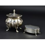 AN EDWARDIAN SILVER CIRCULAR TRINKET BOX, finial above domed hinged cover, gadrooned rim, lobed body