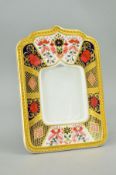 A ROYAL CROWN DERBY IMARI PHOTO FRAME, '1128' pattern, approximate height 17.5cm