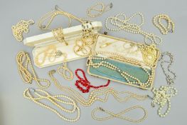 A SELECTION OF MAINLY IMITATION PEARL JEWELLERY, to include a Napier necklace, various other