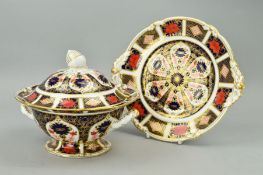 A ROYAL CROWN DERBY OLD IMARI SAUCE TUREEN, COVER AND STAND, '1128' pattern, height approximately