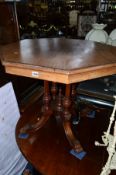 AN EDWARDIAN WALNUT OCTAGONAL SHAPED CENTRE TABLE, on fluted uprights