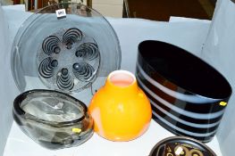 FOUR PIECES OF DECORATIVE GLASS VASES AND A CHARGER, to include an orange example with white
