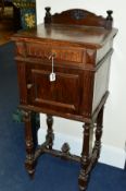 AN EARLY 20TH CENTURY OAK FRENCH POT CUPBOARD, with raised back, single drawers on fluted uprights