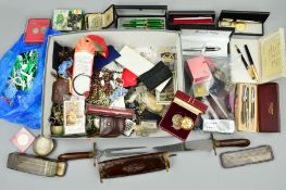 A SELECTION OF JEWELLERY AND ITEMS, to include a carving set within a carved wood fitted case, three