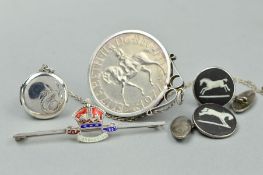 FOUR ITEMS OF JEWELLERY, to include a pair of Wedgwood cufflinks, of circular outline depicting a
