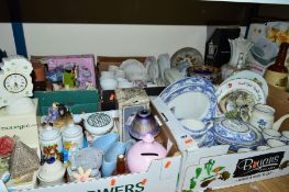 FIVE BOXES AND LOOSE DINNER WARES, TEA WARES, ORNAMENTS AND GIFTWARE, etc, including blue and