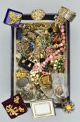 A SELECTION OF COSTUME JEWELLERY, to include designer costume jewellery pieces by Lisner, Sarah