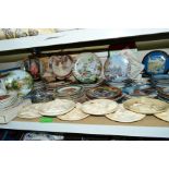 A QUANTITY OF COLLECTORS PLATES, some with boxes, includes a set of glass plates and resin plates,