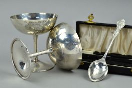 A PAIR OF GEORGE V SILVER CHAMPAGNE BOWLS/TROPHIES, engraved with foxes, initials and presentation