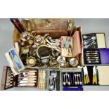 A CASED SET OF SIX EDWARDIAN SILVER TEASPOONS AND MATCHING SUGAR TONGS, Sheffield 1903, 2.5ozt,