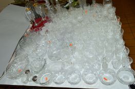 A QUANTITY OF CUT/CLEAR GLASSWARES, to include decanters, glasses, bowls, etc
